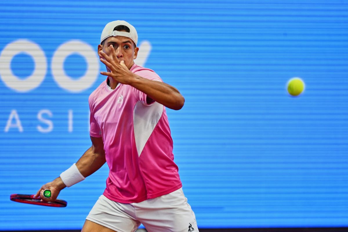 Sebastian Baez, favoritul numărul 1 de la Țiriac Open, e în „sferturi” după un meci disputat în două zile + urmează ciocnirea cu partenerul său de dublu