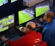 Pregătire pe simulatorul VAR pentru arbitrii din Superligă. FOTO: frf.ro