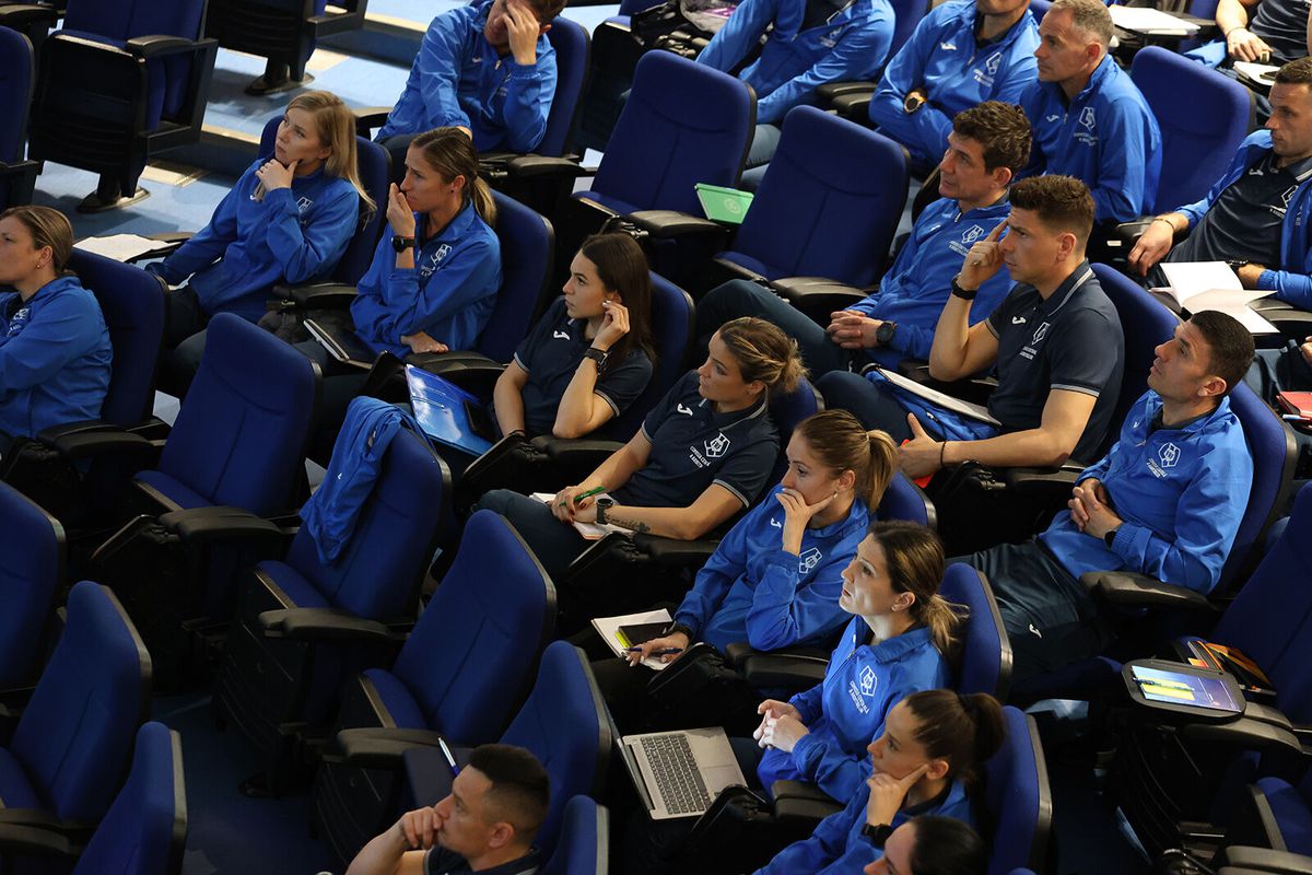 Pregătire pe simulatorul VAR pentru arbitrii din Superligă