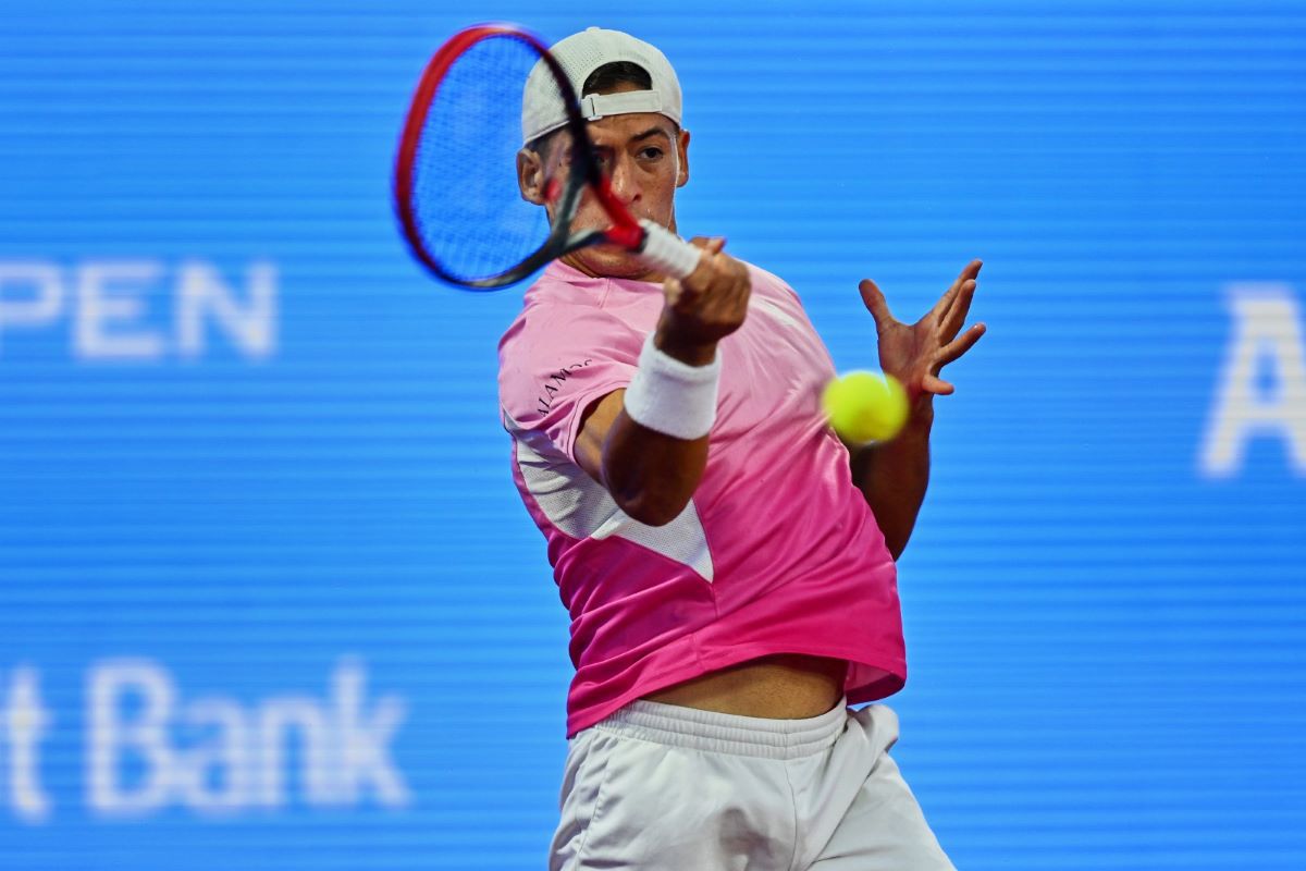 Sebastian Baez, favoritul numărul 1 de la Țiriac Open, e în „sferturi” după un meci disputat în două zile + urmează ciocnirea cu partenerul său de dublu