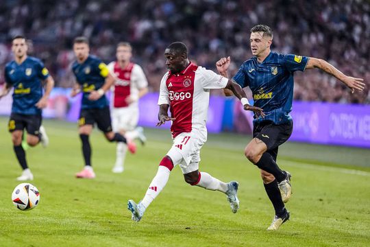 Mihai Butean (dreapta), într-un meci cu Ajax din preliminariile Europa League / foto: Imago Images