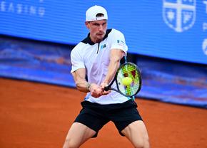 Marton Fucsovics s-a calificat în sferturi de finală la Țiriac Open trecând peste crampele care l-au făcut să se întindă pe prelată: „A fost ceva extrem”