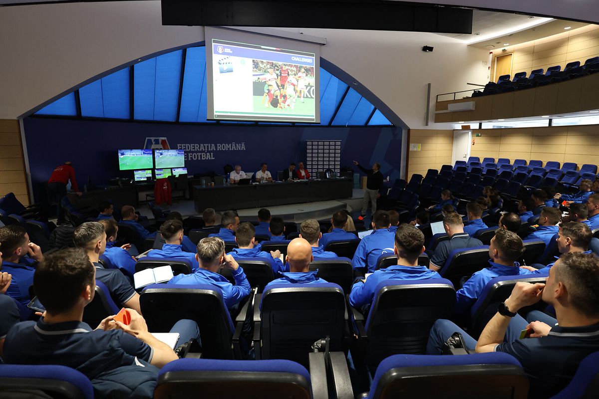 Imaginea care spune totul despre arbitrajul din România! » Dacă nici ei nu știu, noi ce să înțelegem?