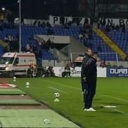 Fanii lui FC Botoșani au aruncat cu hârtie igienică în Rădoi / FOTO: Captură TV @Digi Sport 1