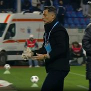 Fanii lui FC Botoșani au aruncat cu hârtie igienică în Rădoi / FOTO: Captură TV @Digi Sport 1