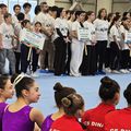 Elevii și gimnastele de la Dinamo privind spre marii campioni ai României FOTO Roxana Fleșeru