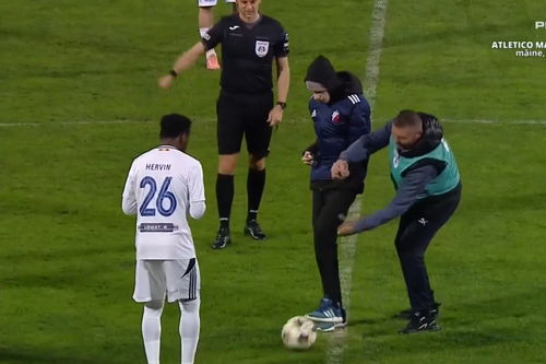 Lovitură de start emoționantă la Botoșani - FCSB // Captură FOTO: Prima Sport 1