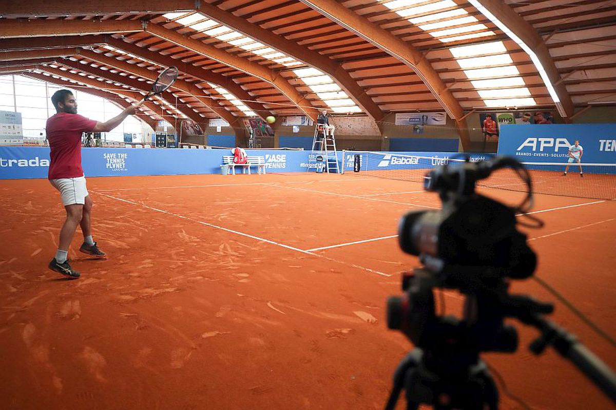 VIDEO + FOTO Tenis cu masca pe față în Germania. „Mi se pare ireal că pot juca din nou!”