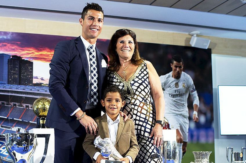Cristiano Ronaldo și mama sa, alături de fiul portughezului, foto: Guliver/gettyimages