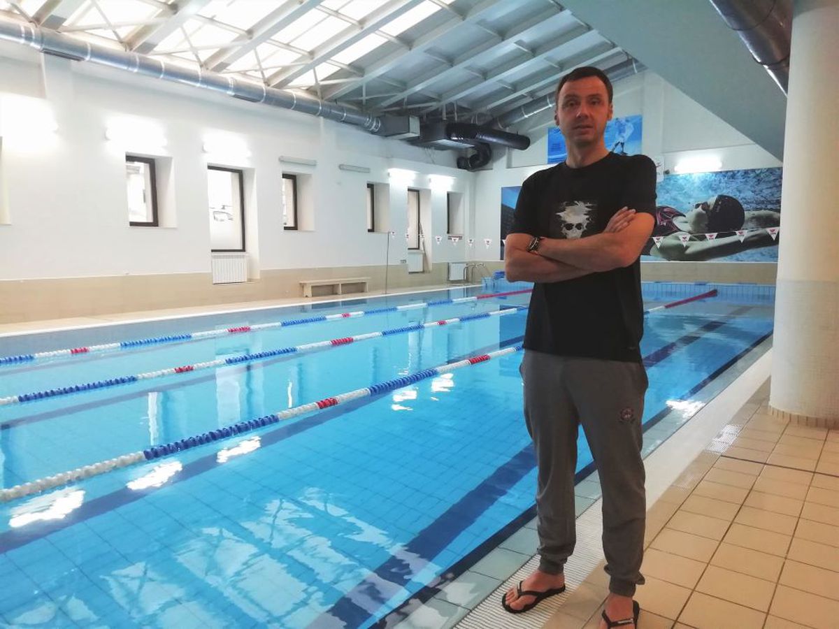 Comerciant călător responsabilitate Am o clasă de engleză Răzvan Florea a închis bazinul pe perioada izolării: „Nu aveam nicio șansă să respectăm distanțarea socială” Comerciant călător responsabilitate Am o clasă de engleză Răzvan Florea a închis bazinul pe perioada izolării: „Nu aveam nicio șansă să respectăm distanțarea socială”