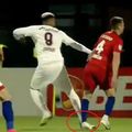 Andrei Miron, fundașul central al lui FCSB, s-a accidentat în minutul 22 al meciului cu CFR Cluj.