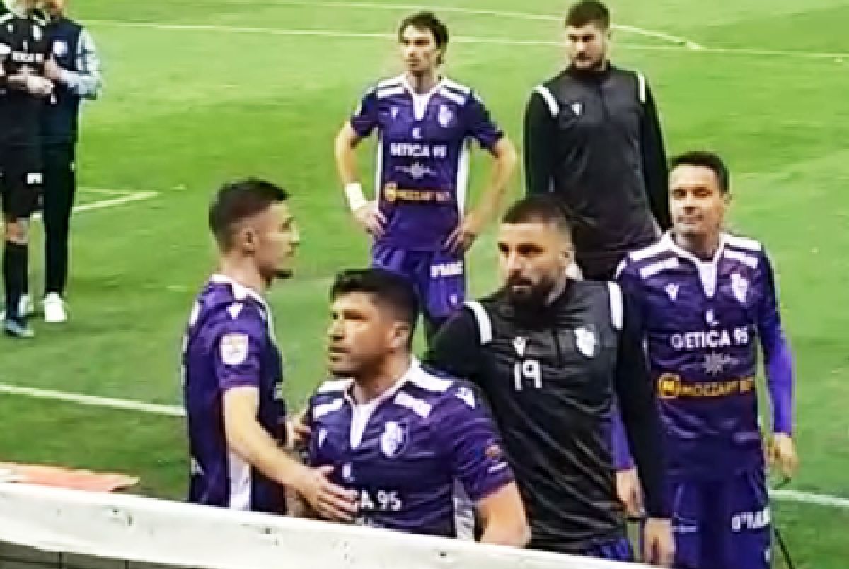 Ce nu s-a văzut la TV: scandal după FCSB - FC Argeș! » „Dodel” Tănase, oprit cu greu în fața peluzei: „Când i-am reproșat asta, ne-a înjurat!”