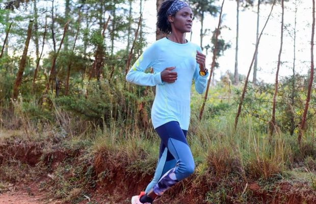 A vândut mangal din ușă în ușă, într-o copilărie trăită în picioarele goale. Acum, e recordmena României la maraton și protestează fiindcă o colegă i-a fost omorâtă cu cruzime