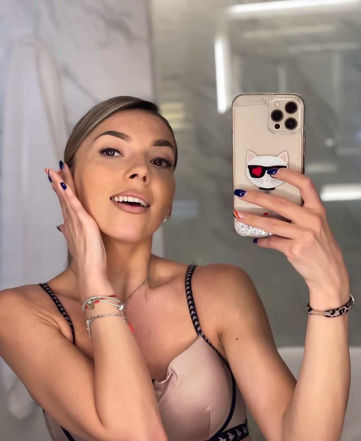 Bernadette Szocs, cu gândul la vară » Fotografii provocatoare pe Instagram, în costum de baie