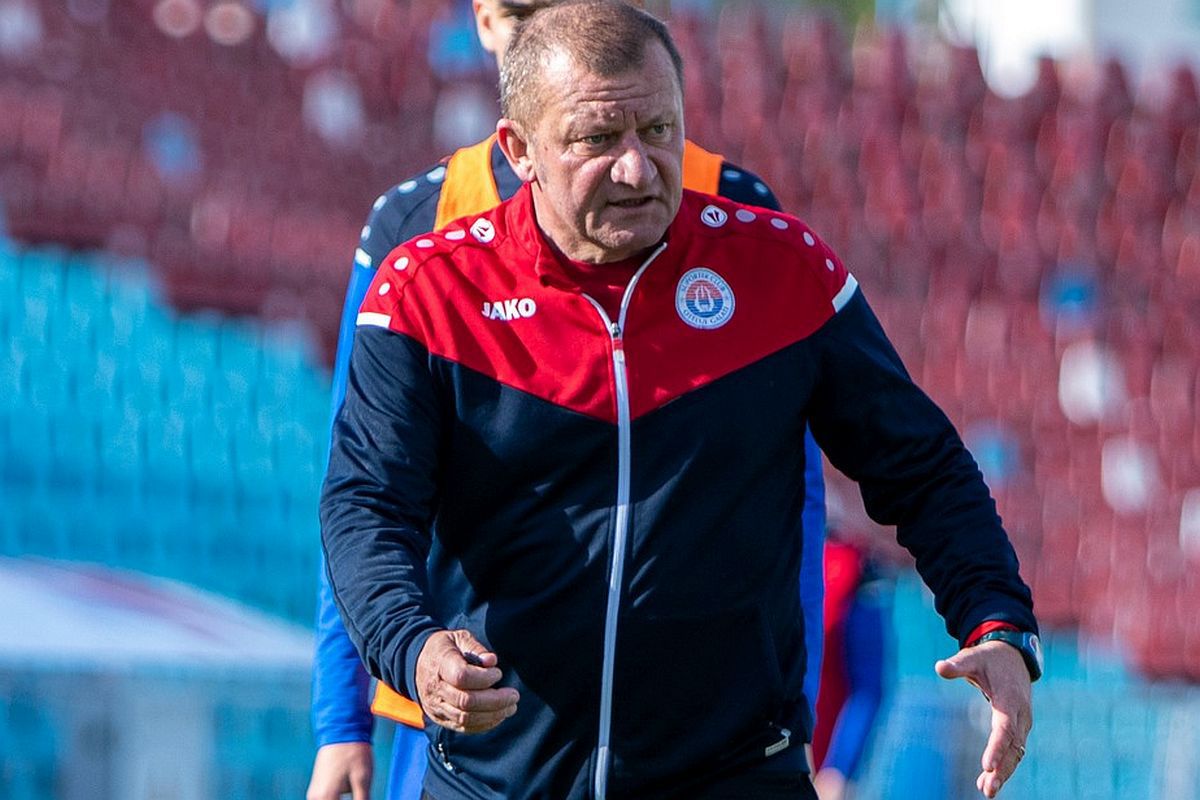 „Face declarații deplasate” »  A venit replica pentru Dorinel Munteanu, după ultima ieșire a antrenorului