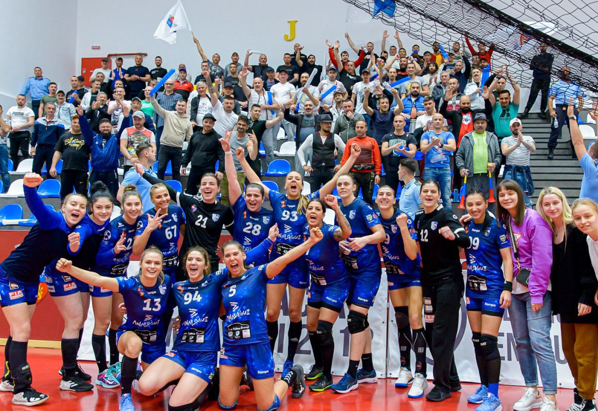 Controversatul Cristian Cioacă, prezent la un meci de handbal din „Liga Florilor”