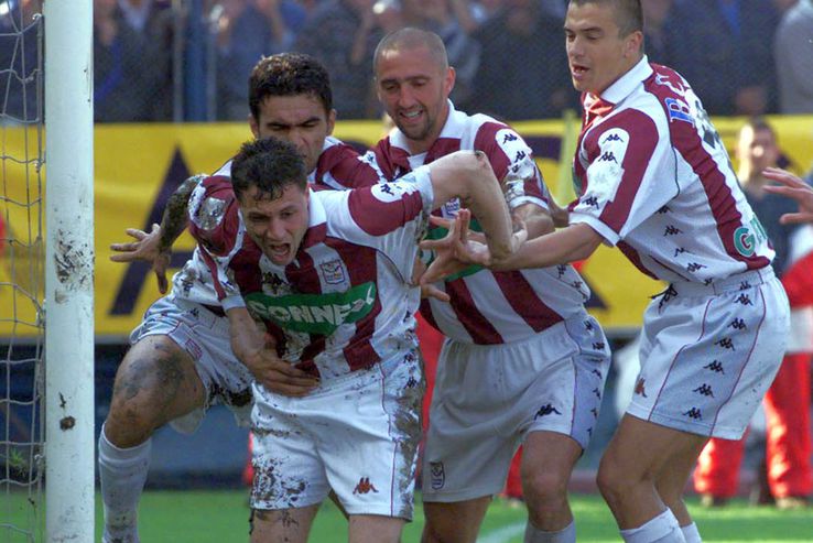 Șumudică, Iencsi, Mutică și Pancu celebrând un nou succes al Rapidului sub bagheta lui Mircea Lucescu / foto: Arhivă GSP