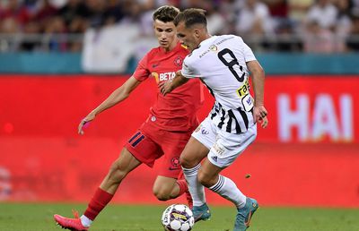 Un jucător din Superligă se revoltă: „Aveam mai puține minute decât fiul antrenorului! N-o să uit toată viața mea ce zicea patronul despre mine și Edjouma”