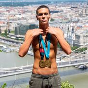 David Popovici și medaliile cucerite anul trecut, la Budapesta / FOTO: Raed Krishan