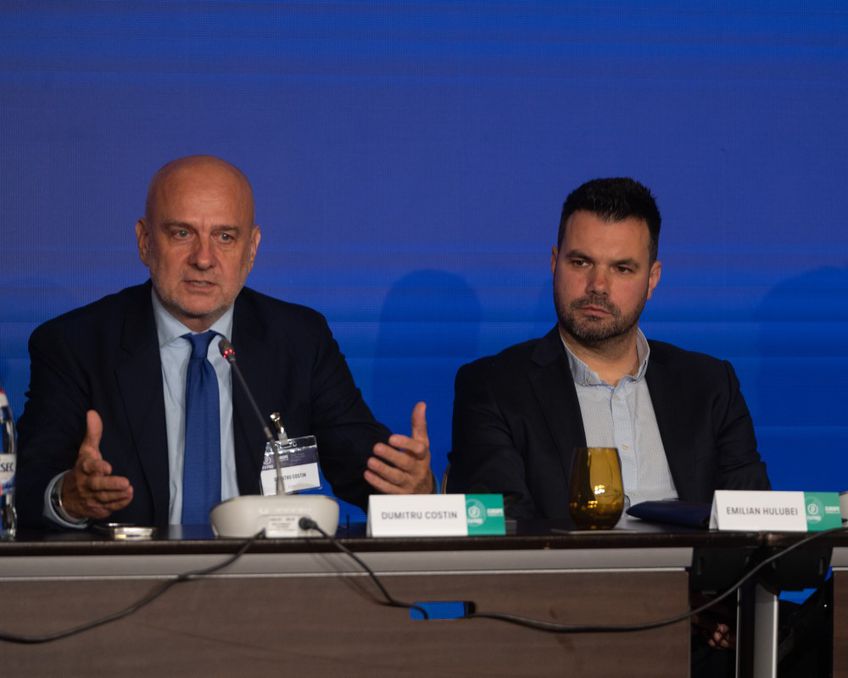 Dumitru Costin (stânga), președintele BNS (Blocul Național Sindical), a vorbit despre sancțiunile dure propuse pentru cluburile care intră în insolvență. FOTO: Raed Krishan