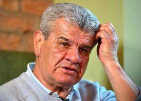 Cu tatăl condamnat pe viață, Iuliu Hajnal a scris istorie în Liga 1! » Acum are 2.300 lei pensie și îi bate obrazul lui Boloni: „Loți, puteam să punem și noi doi chiloți și-un ciorap ca să câștigăm un ban cinstit!”