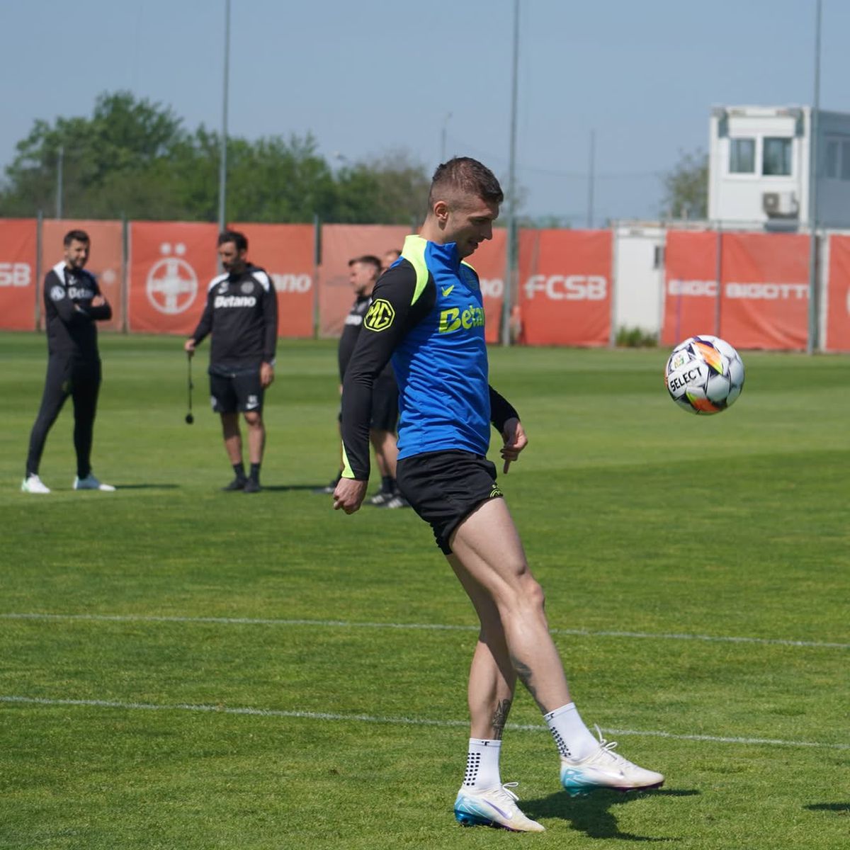 Darius Olaru a revenit la antrenamentele celor de la FCSB