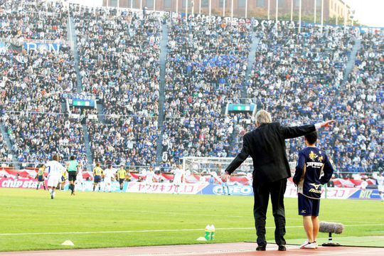 Ivica Osim, în 2005, pe banca lui Jef United, în Japonia. Foto: Imago Images