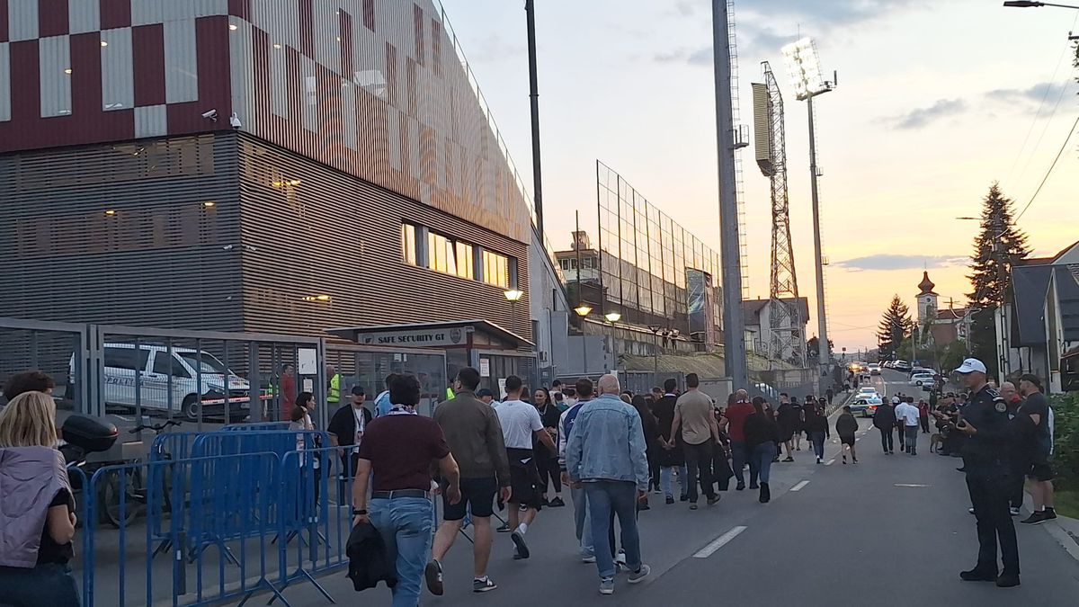 Imagini de la porți înainte de CFR - U Cluj
