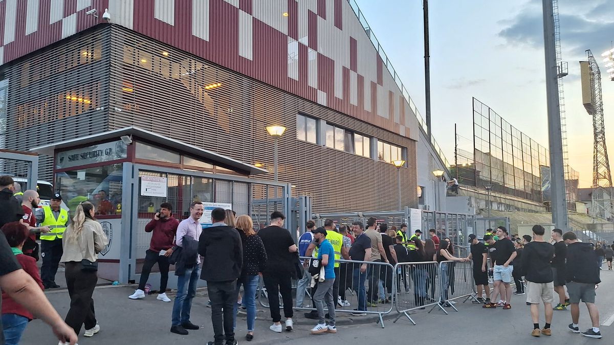 Imagini de la porți înainte de CFR - U Cluj