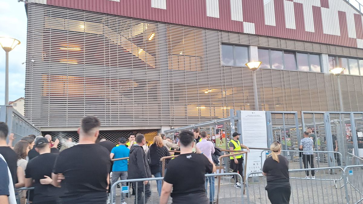 Imagini de la porți înainte de CFR - U Cluj