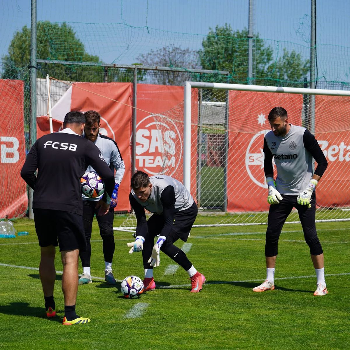 Darius Olaru a revenit la antrenamentele celor de la FCSB