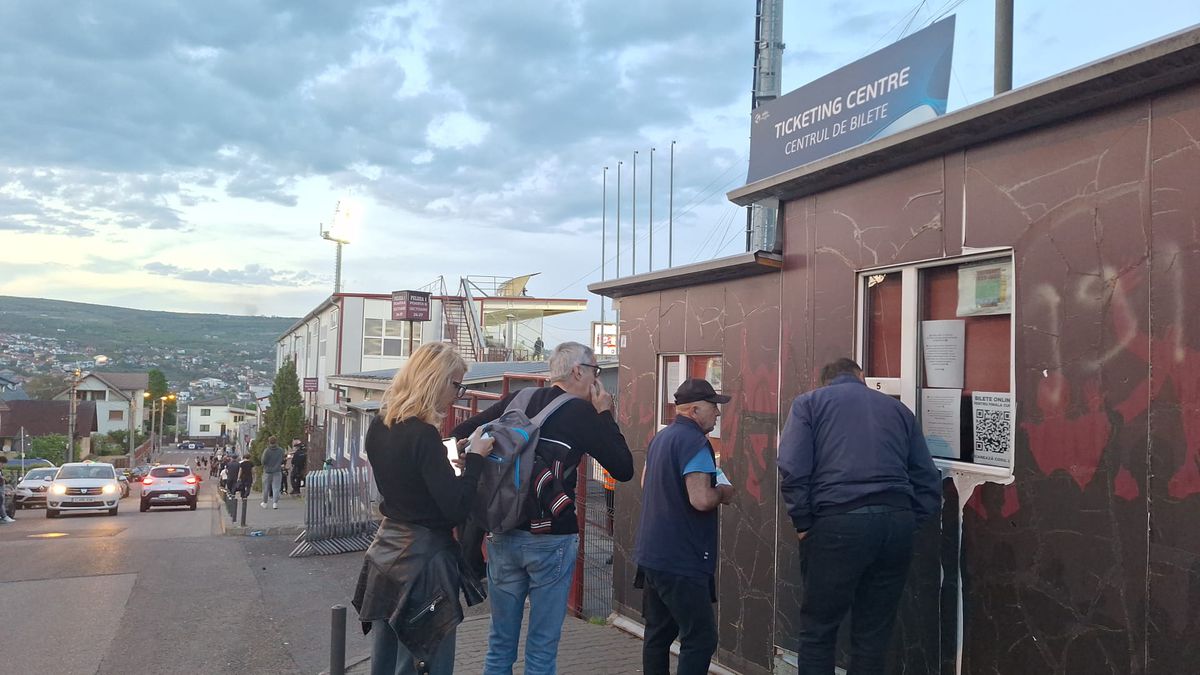 Imagini de la porți înainte de CFR - U Cluj