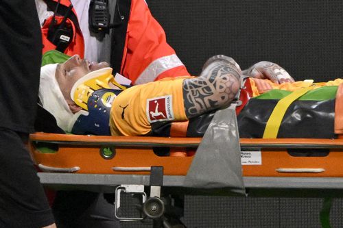 FOTO Scene șocante la Heidenheim! » Portarul Kevin Muller și-a pierdut cunoștința după o lovitură teribilă primită în cap de la Sissoko. Un coleg i-a salvat viața!