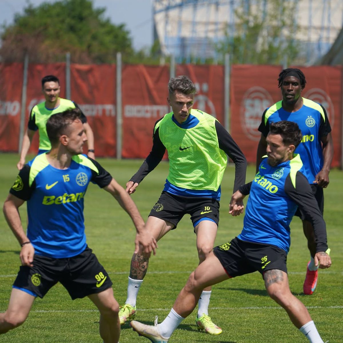 Back în business! Cum a fost surprins Darius Olaru la antrenamentul FCSB-ului