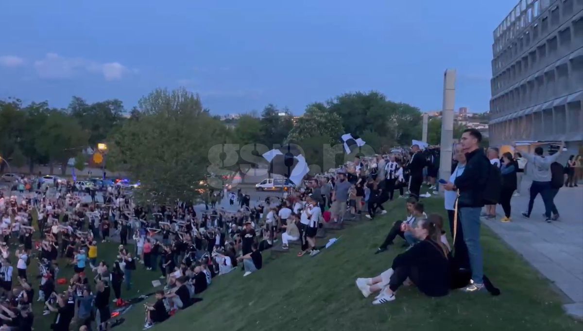 Fanii lui U Cluj s-au ținut de cuvânt! Imagini SENZAȚIONALE surprinse de GSP în timpul derby-ului cu CFR: unde s-a strâns galeria