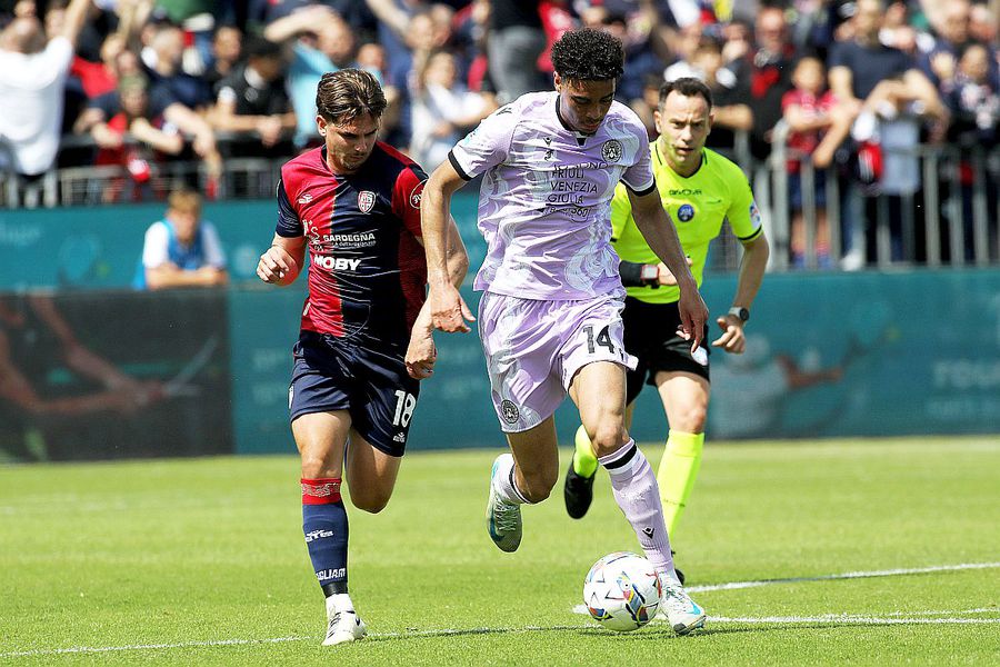 Răzvan Marin, în acțiune în Cagliari - Udinese // foto: Guliver/gettyimages Cagliari a declanșat „curățenia de vară”! » A plecat deja Florinel Coman, urmează și transferul lui Răzvan Marin?