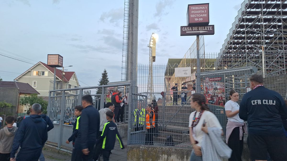 Imagini de la porți înainte de CFR - U Cluj