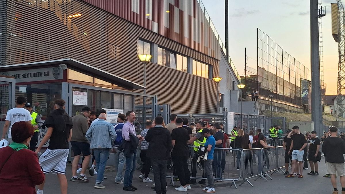 Imagini de la porți înainte de CFR - U Cluj