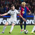 Lamine Yamal, greu de oprit de Carlos Augusto și Alessandro Bastoni, în Barcelona - Inter 3-3 din Champions League / Foto: Imago