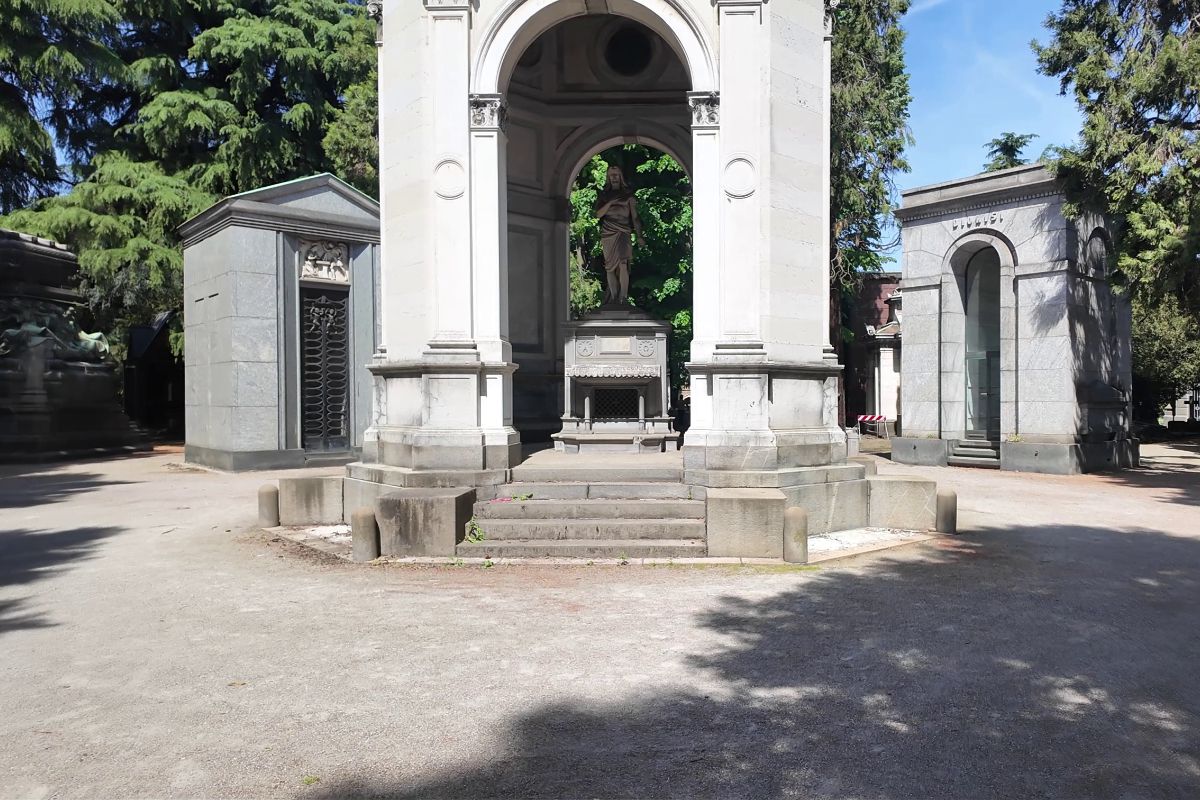 Cimitirul Monumentale. Derby-ul din Milano care s-a mutat în piatră: Meazza, lângă Kilpin