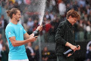Alexander Zverev, sincer după ce a fost învins în doar 58 de minute în finala turneului de la Madrid: „Am jucat un meci de tenis groaznic. Există o diferență mare între Jannik Sinner și toți ceilalți jucători”