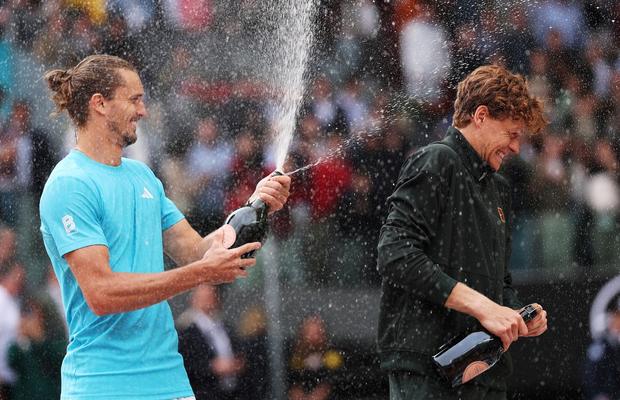 Alexander Zverev, sincer după ce a fost învins în doar 58 de minute în finala turneului de la Madrid: „Am jucat un meci de tenis groaznic. Există o diferență mare între Jannik Sinner și toți ceilalți jucători”