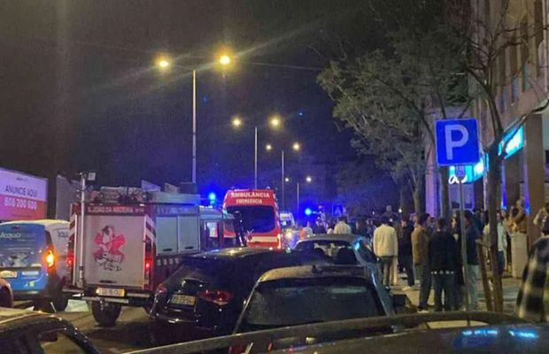 A intrat cu mașina direct în fanii care sărbătroreau titlul! Nouă oameni au fost accidentați