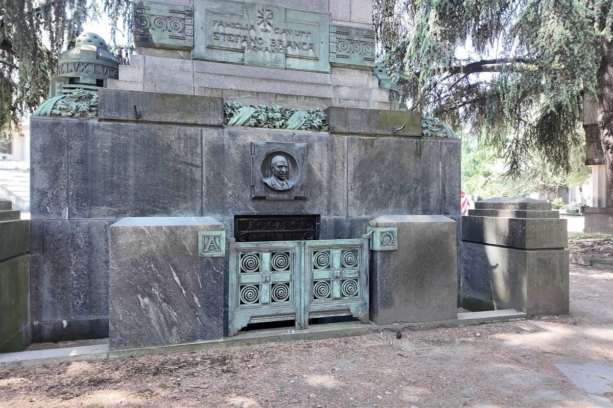 Cimitirul Monumentale. Derby-ul din Milano care s-a mutat în piatră: Meazza, lângă Kilpin