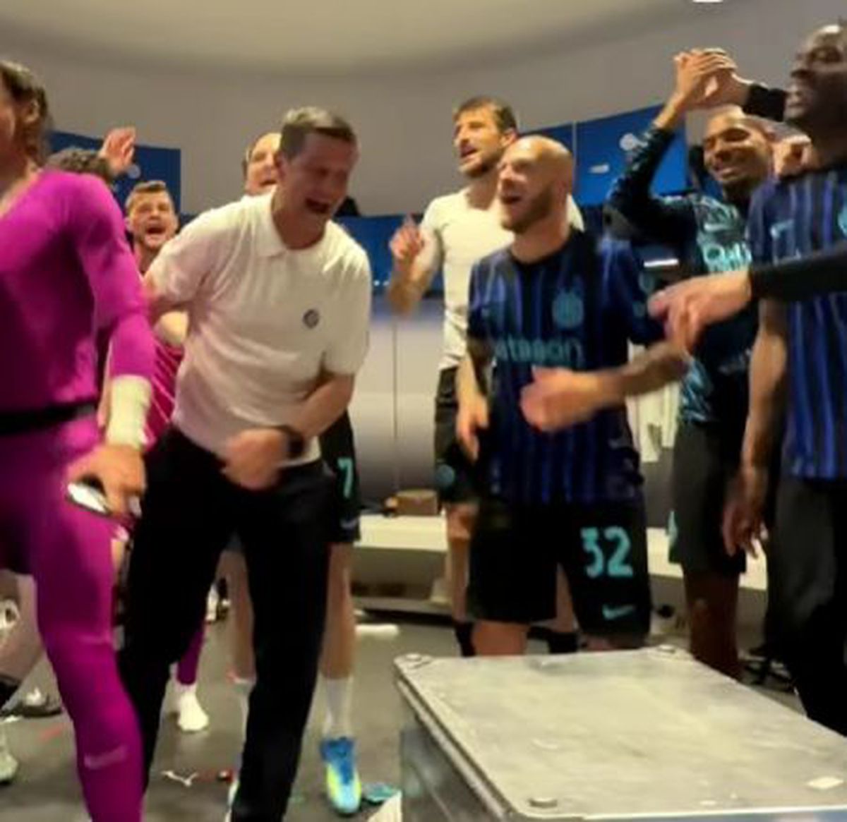 Imagini nebune din vestiarul lui Inter după titlu