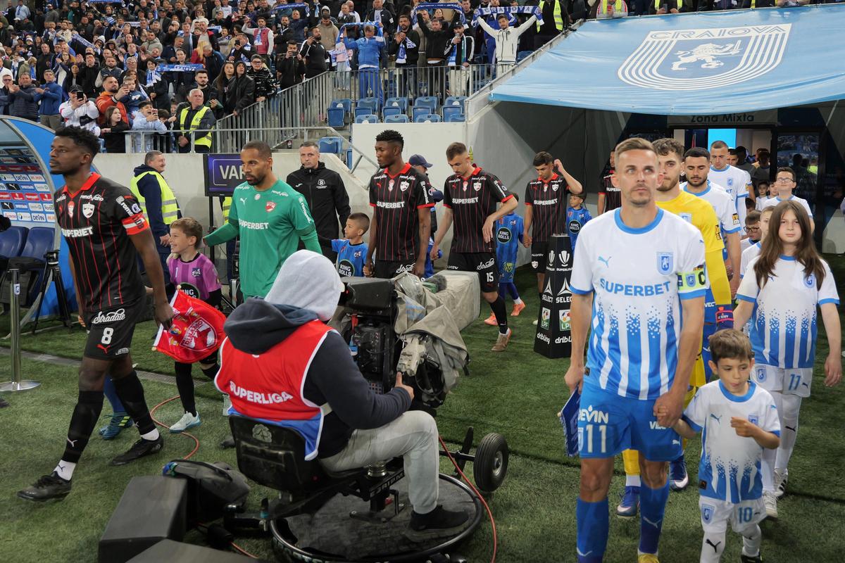 Regele Leu » Nsimba a reușit un gol cât un titlu, cu ajutorul arbitrilor, iar Craiova a răpus-o în ultima clipă pe Dinamo! Clasamentul