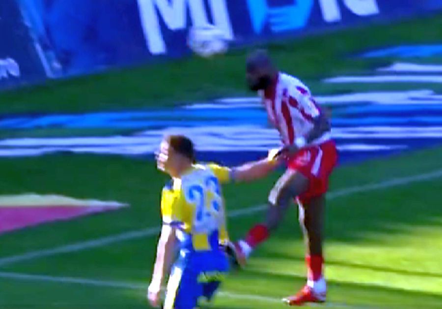 Greșeală uriașă de arbitraj: gol anulat degeaba în Petrolul - UTA! » A protestat până și comentatorul: „N-ai cum, mă!”