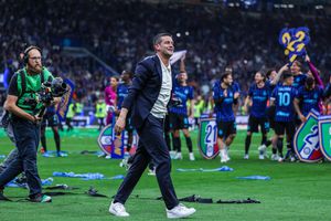 Cum au titrat marile publicații după titlul lui Chivu cu Inter: „De la dezastrul din finala Champions League la gloria titlului de campion”
