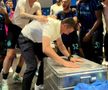 Imagini nebune din vestiarul lui Inter după titlu: Chivu și-a aruncat sacoul de antrenor și s-a descătușat!
