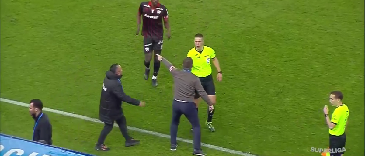 „Fu**ing JOKE!” » Jucătorii lui Dinamo au răbufnit după eroarea evidentă de arbitraj din Bănie